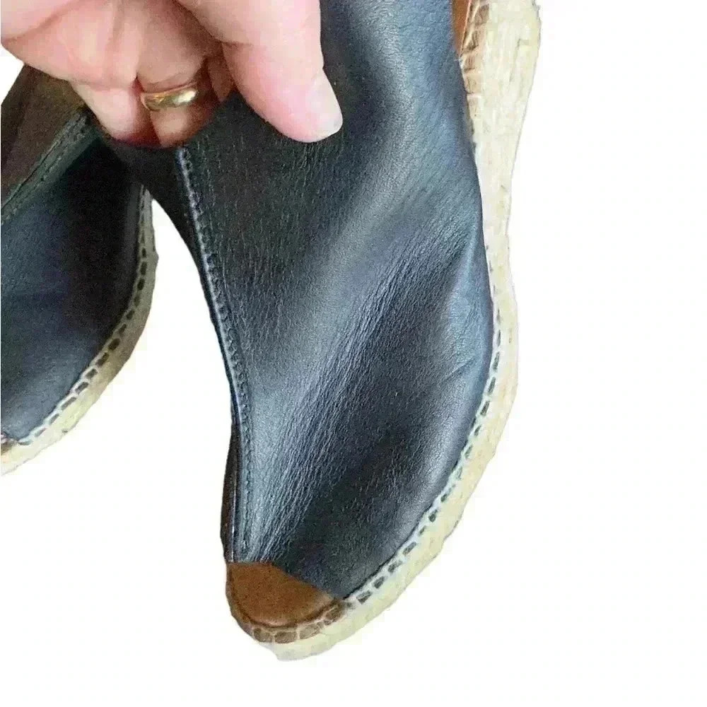 Lambskin super soft wedges bought & made in Spain. Size 38. Gold buckle. Worn 2X - Picture 2 of 7